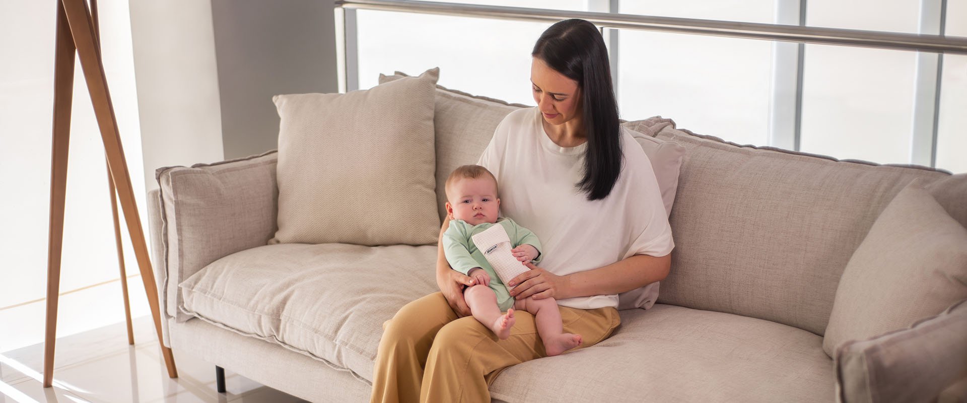 Como aliviar cólica do bebê: uso de calor oferece conforto