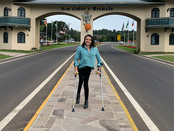 Embaixadora da Mercur, Jéssica Paula, cria guia de acessibilidade em Gramado/RS 